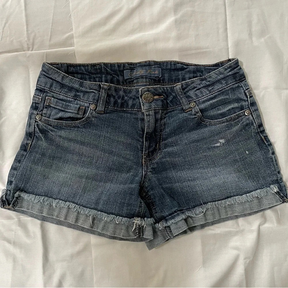 Celebrity Pink Jean Shorts Cuffed Raw Edge Size 5 Med Wash Mid Rise 4” Inseam - Picture 1 of 9